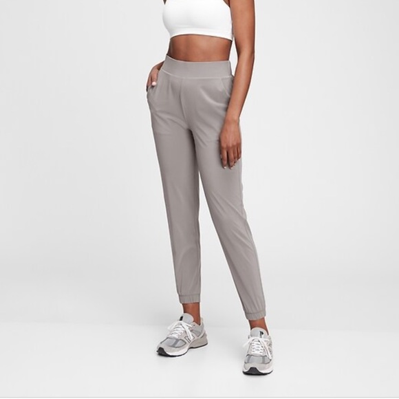 Gap Runaround Everstretch Joggers - Picture 2 of 8